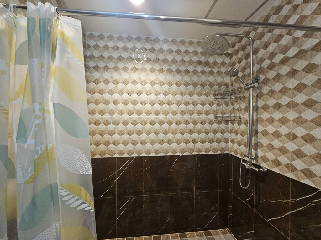 310903