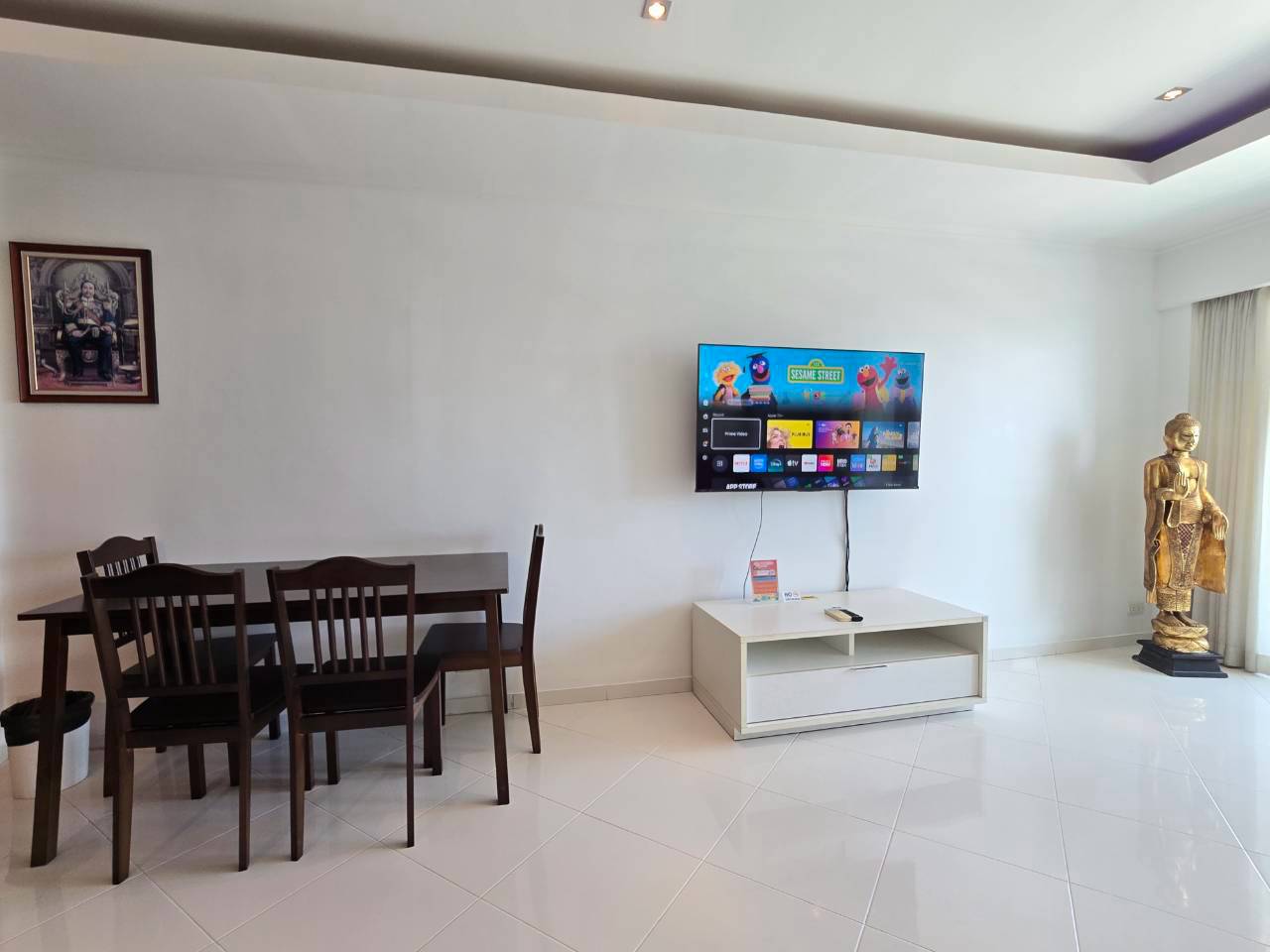 LINE_ALBUM_20-736 update new TV 4826_260803_2